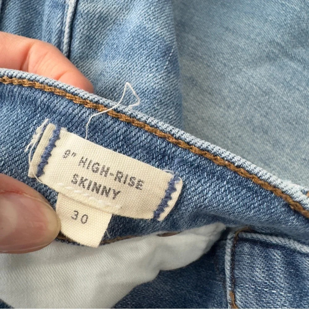 Madewell 9" High-Rise Skinny Jeans in Frankie Wash‎ Torn-Knee Edition Size 30 - Picture 7 of 10